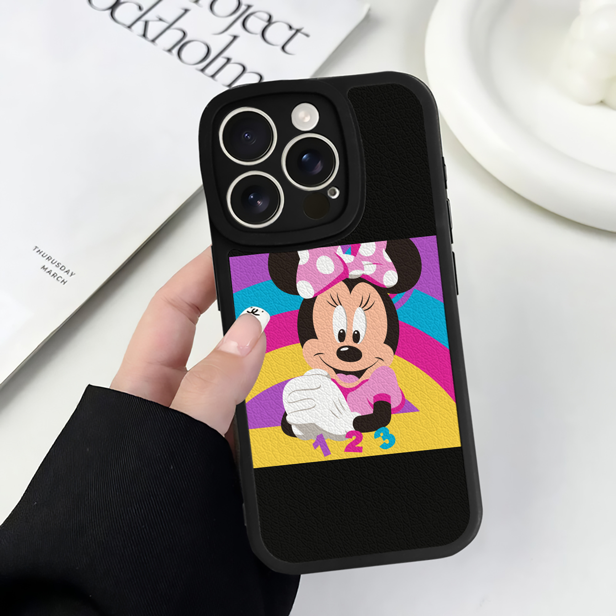 （画像用） ミッキーマウス Mickey Mouse 【iPhone 16シリーズ対応】シリコンスマホケース（レザー調） 材質：シリコン